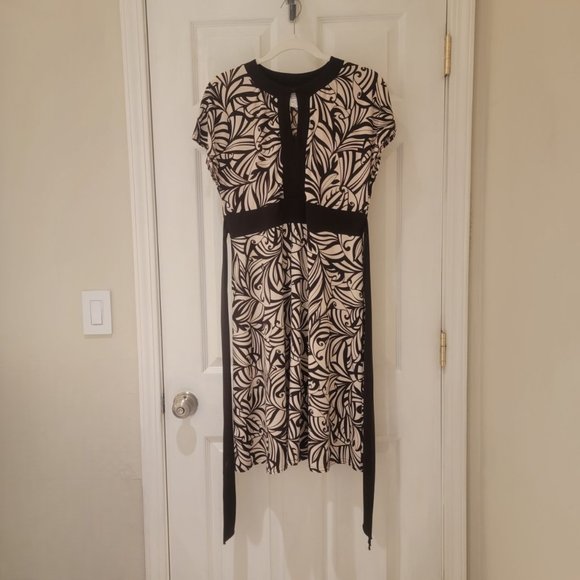 Eliza J  Dress Size 8 Brown Ivory Print Tie Waist Front Keyhole Stretch Knit - Picture 2 of 6